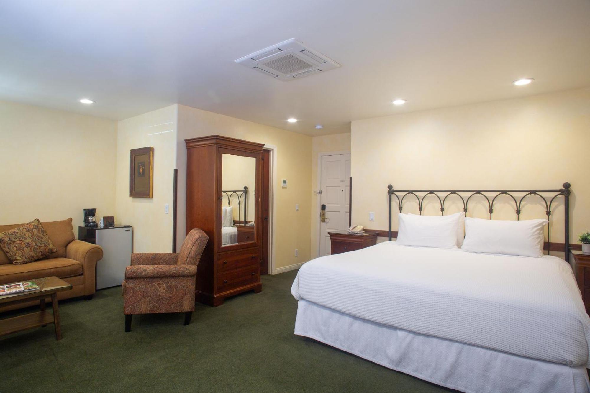 Castillo Inn At The Beach Santa Barbara Exterior photo