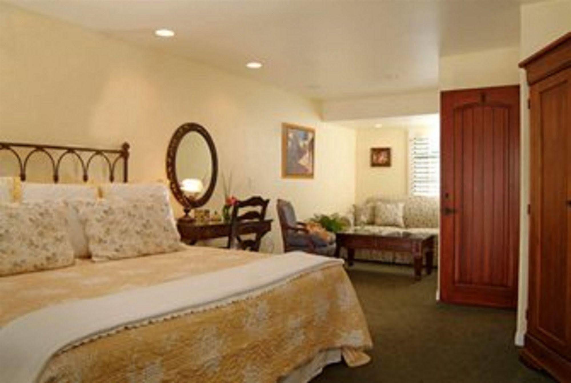Castillo Inn At The Beach Santa Barbara Exterior photo