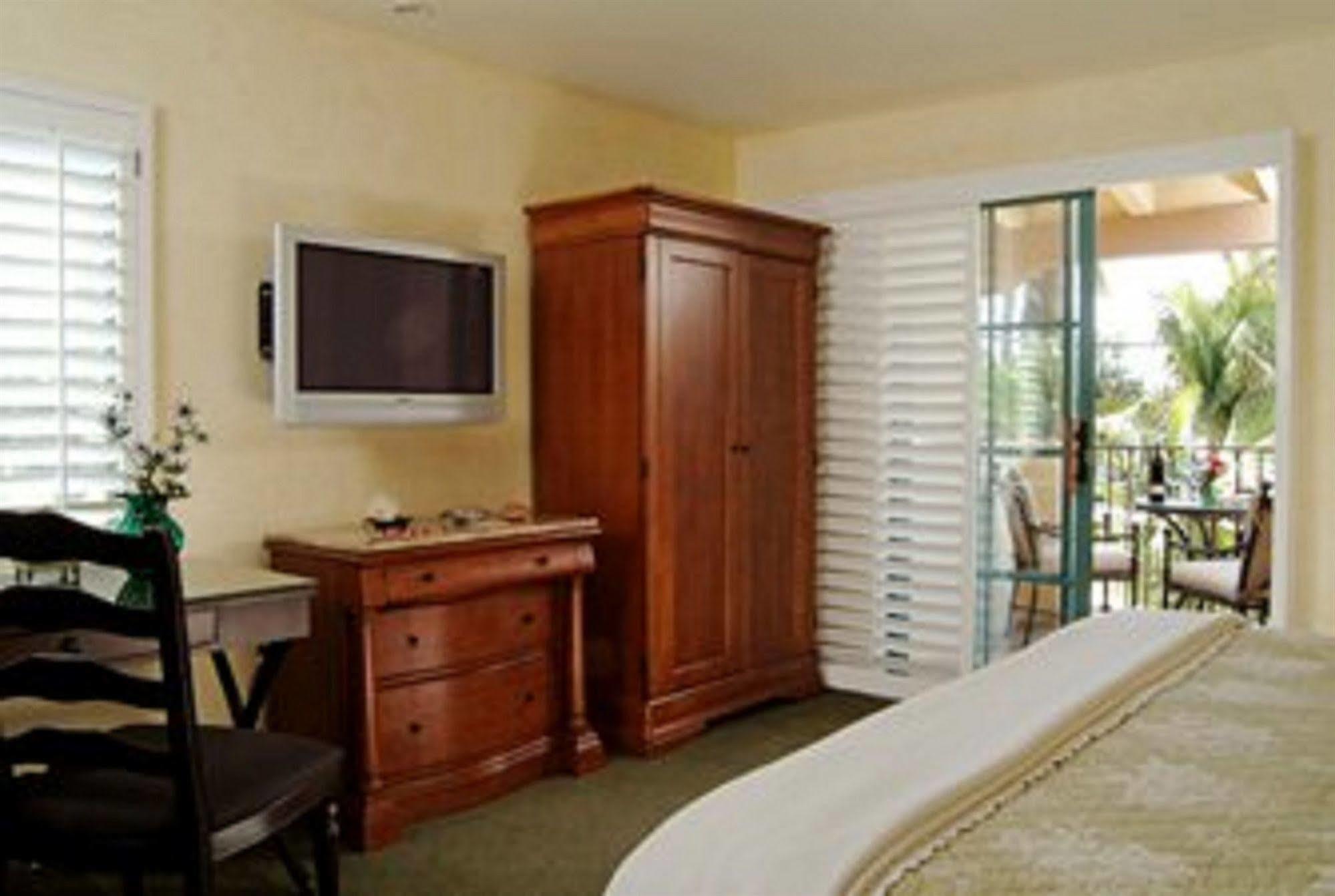 Castillo Inn At The Beach Santa Barbara Exterior photo